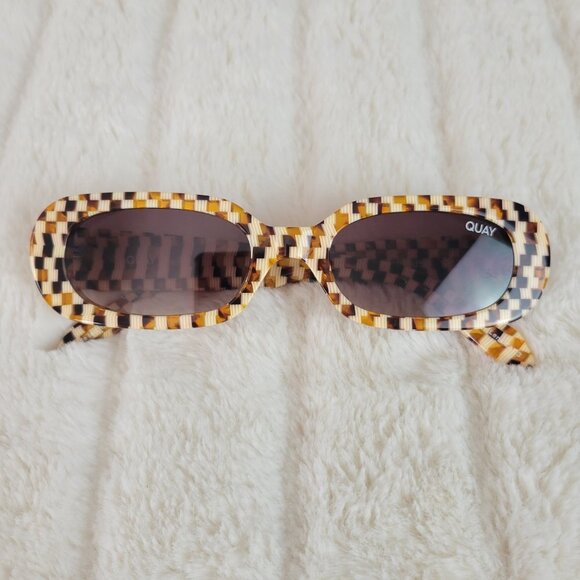 QUAY // ltd ed paris hilton collab checker frame brown lens y2k retro sunglasses - Picture 2 of 10